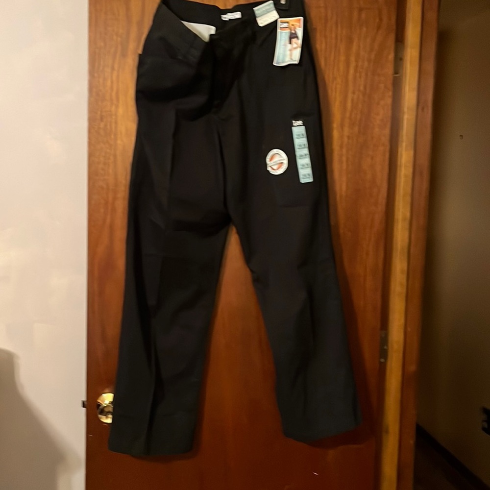 NWT Women’s size 18 black straight leg relaxed fit pants by Lee